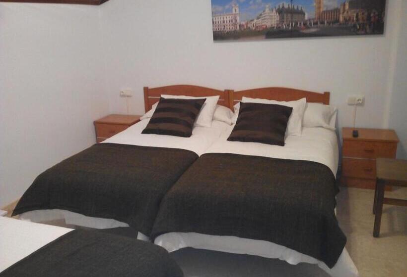 اتاق خانوادگی با سرویس بهداشتی مشترک, Hostal Meson Do Loyo