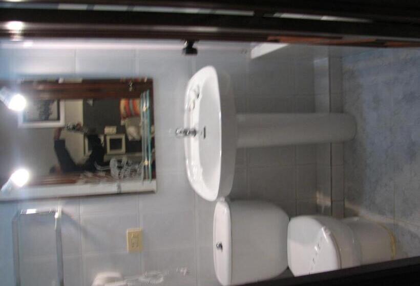 اتاق استاندارد سه نفره, Hostal Meson Do Loyo