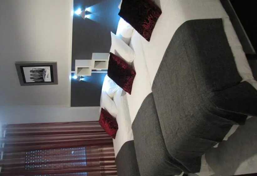 اتاق استاندارد سه نفره, Hostal Meson Do Loyo