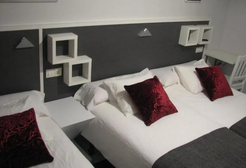 اتاق استاندارد سه نفره, Hostal Meson Do Loyo