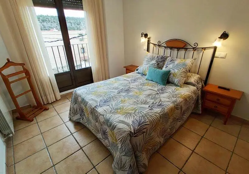 Standardrum, Royuela Hostal