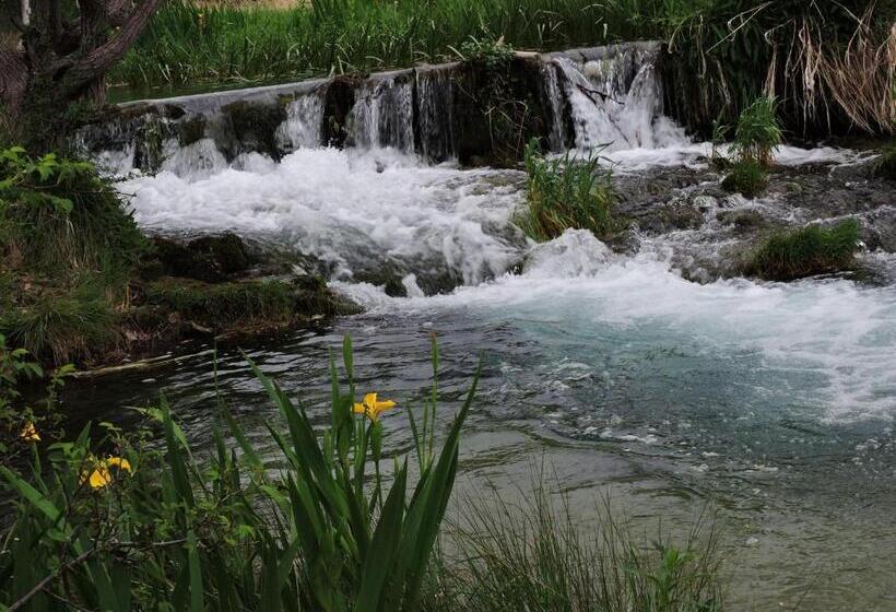 סוויטה, Royuela Hostal