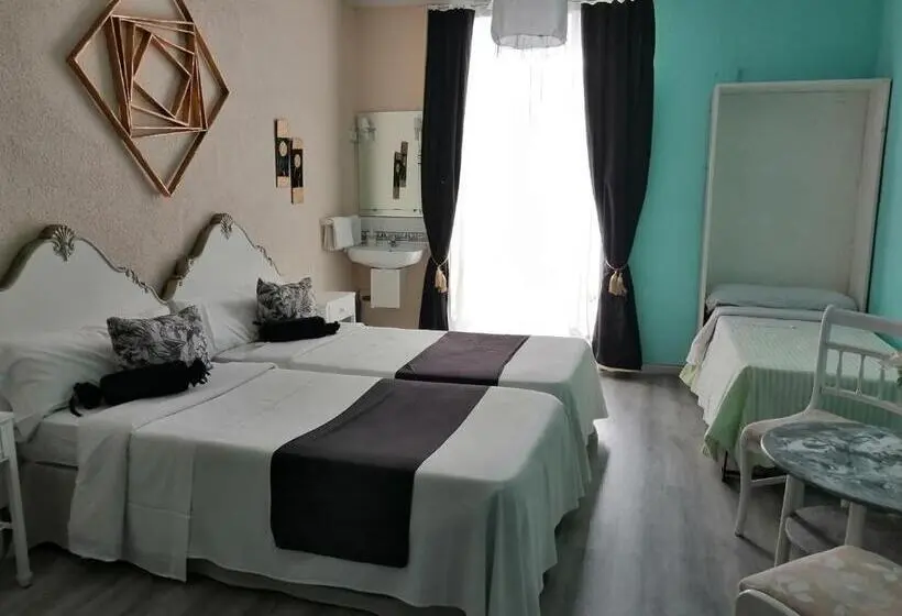 اتاق استاندارد سه تخته با سرویس بهداشتی مشترک, Hospedaje Botin