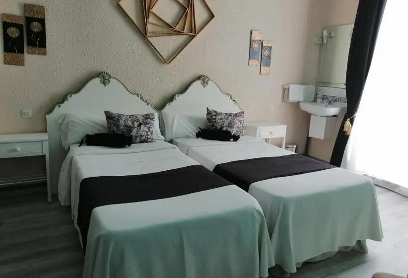 اتاق استاندارد سه تخته با سرویس بهداشتی مشترک, Hospedaje Botin