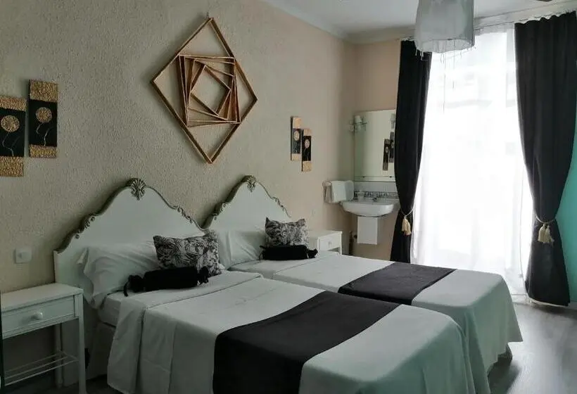 اتاق استاندارد سه تخته با سرویس بهداشتی مشترک, Hospedaje Botin