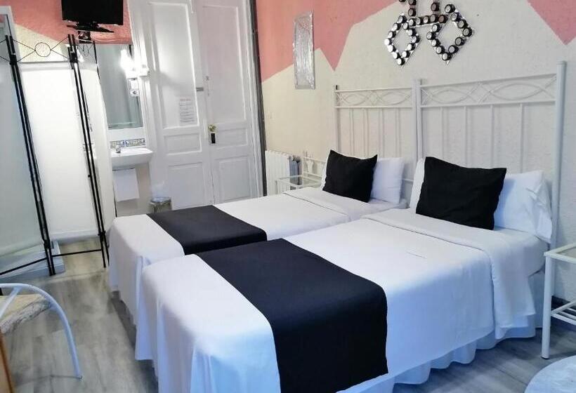 バス共有のスタンダードルーム, Hospedaje Botin