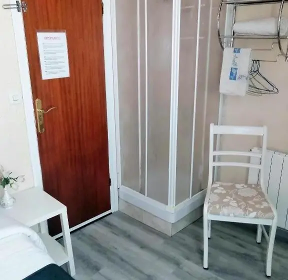 اتاق استاندارد یک تخته با سرویس بهداشتی مشترک, Hospedaje Botin