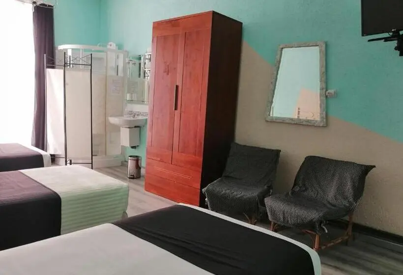 اتاق استاندارد چهارنفره با سرویس بهداشتی مشترک, Hospedaje Botin