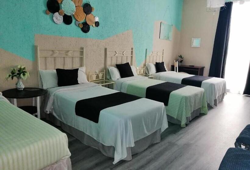 浴室共有スタンダード4人用ルーム, Hospedaje Botin