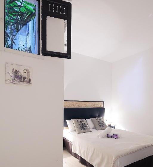 اتاق اکونومی, Hostal Balkonis