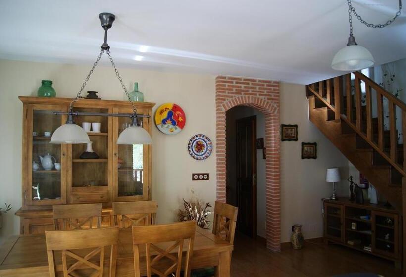 Дом 4 Спальни, Hostal El Recanto