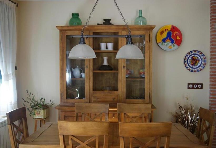 Дом 4 Спальни, Hostal El Recanto