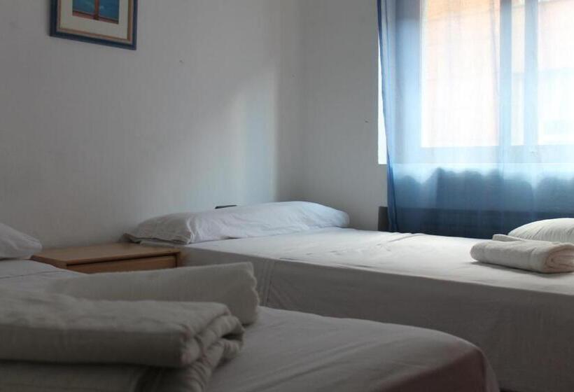 اتاق استاندارد, Roomin Hostel