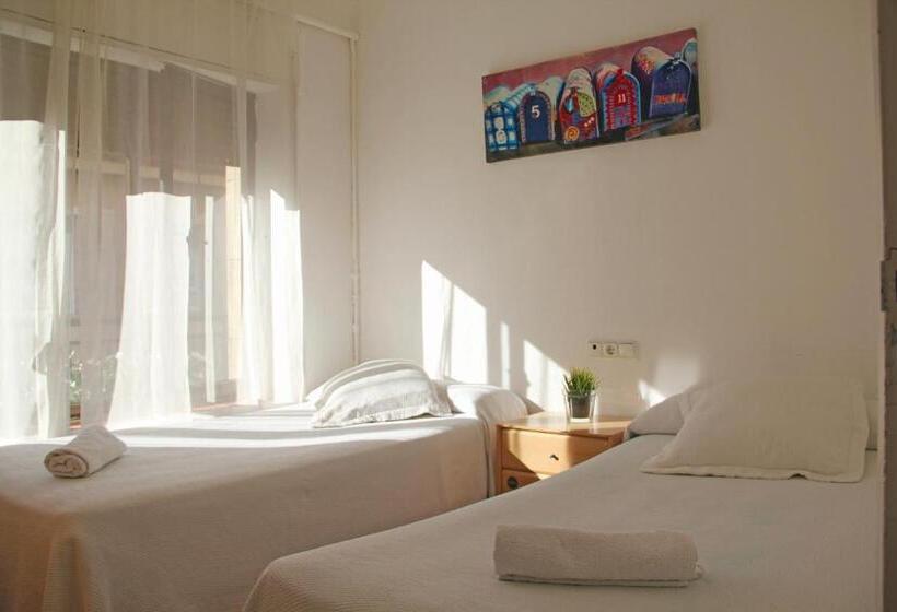 اتاق استاندارد, Roomin Hostel