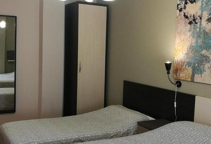 اتاق خانوادگی, Pension Santiago