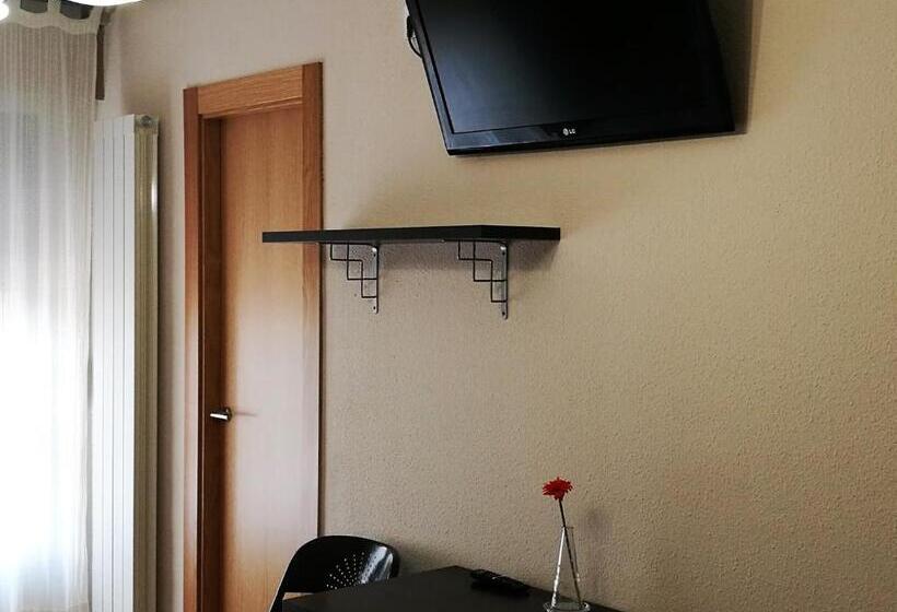 غرفة عائلية, Pension Santiago