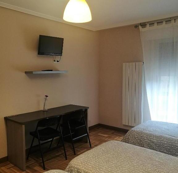 اتاق استاندارد سه نفره, Pension Santiago