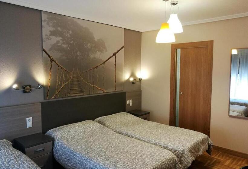 اتاق استاندارد سه نفره, Pension Santiago