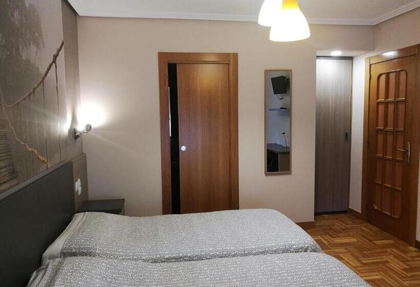غرفة قياسية ثلاثية, Pension Santiago