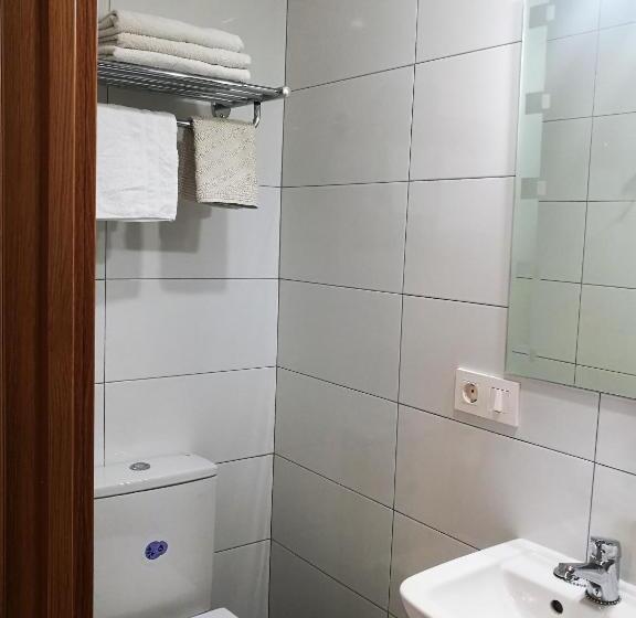 اتاق استاندارد سه نفره, Pension Santiago