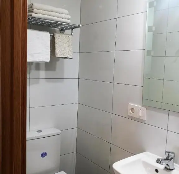 اتاق استاندارد سه نفره, Pension Santiago