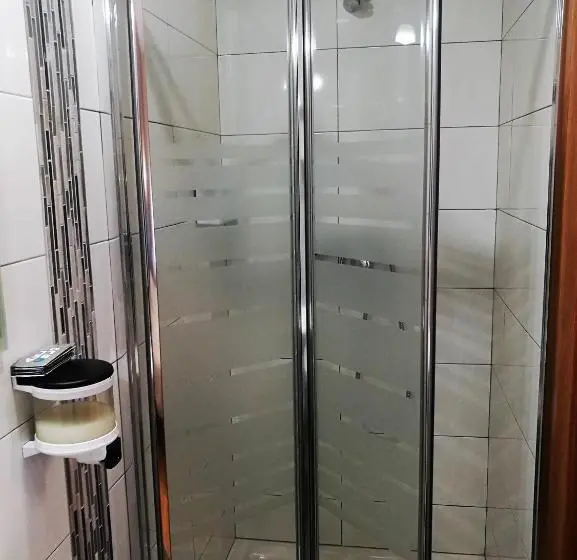 اتاق استاندارد سه نفره, Pension Santiago