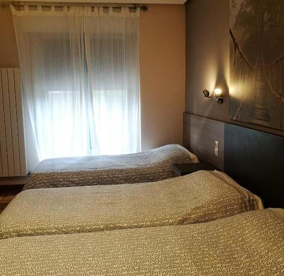 غرفة قياسية ثلاثية, Pension Santiago