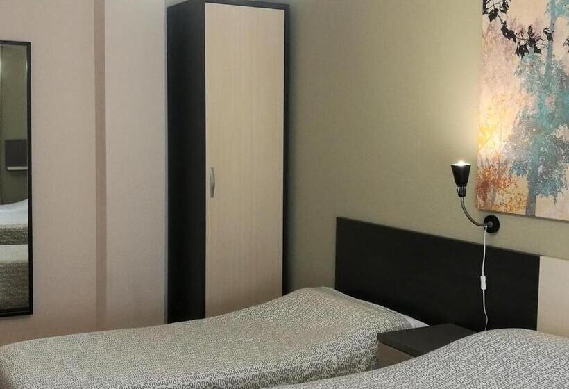 اتاق خانوادگی, Pension Santiago