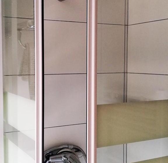 اتاق خانوادگی, Pension Santiago