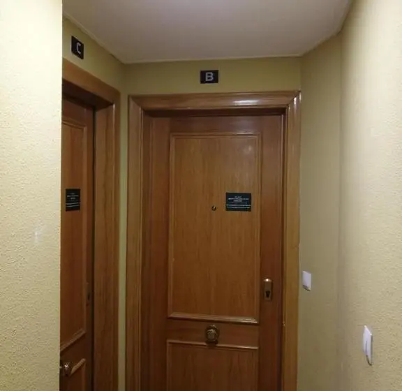 اتاق خانوادگی, Pension Santiago