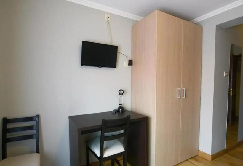 Standard Yhden Hengen Huone, Hospedaxe A Vila
