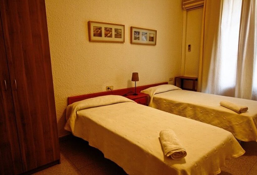 اتاق استاندارد با سرویس بهداشتی مشترک, Hostal Dragonflybcn