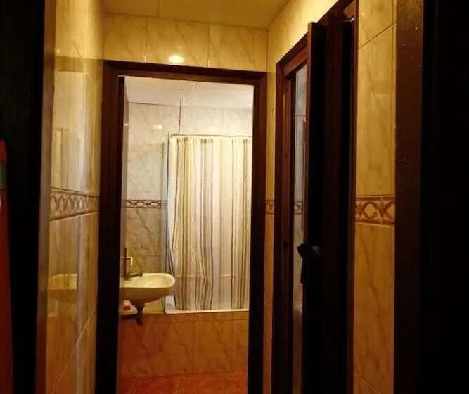 اتاق اکونومی, Hostal Dragonflybcn