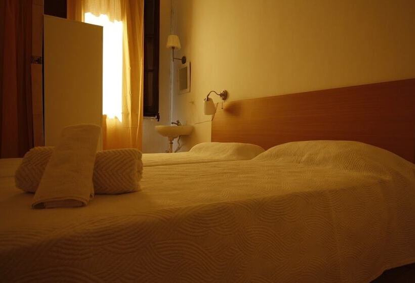 اتاق اکونومی, Hostal Dragonflybcn