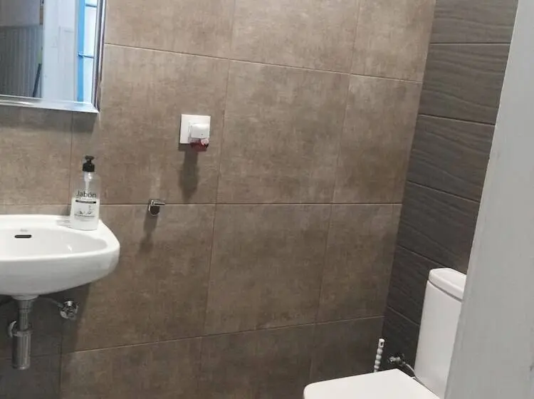 اتاق استاندارد چهار تخته, Hostal Dragonflybcn