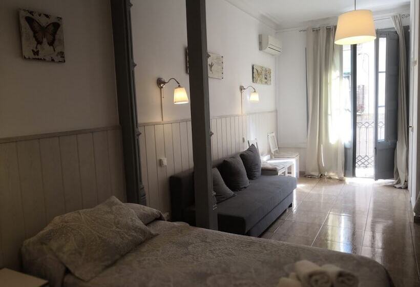 اتاق استاندارد چهار تخته, Hostal Dragonflybcn