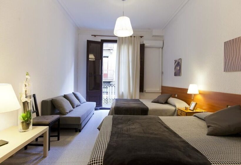 اتاق استاندارد چهار تخته, Hostal Dragonflybcn