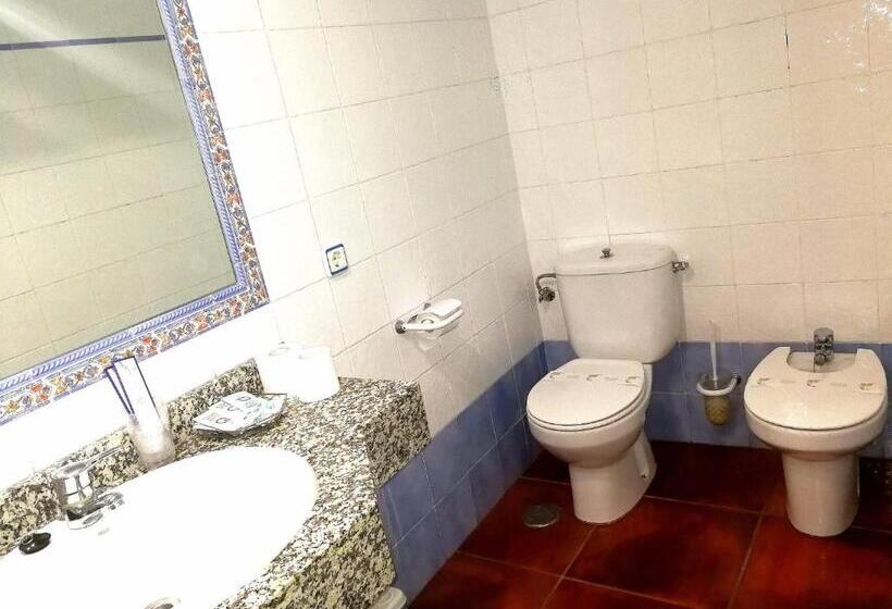 آپارتمان یک خوابه با دری مشترک که هال را جدا می کند., Hostal Restaurante Ego's