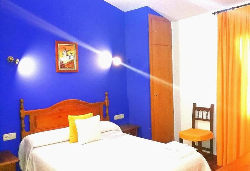 آپارتمان یک خوابه با دری مشترک که هال را جدا می کند., Hostal Restaurante Ego's