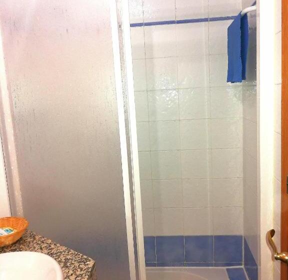 آپارتمان یک خوابه با دری مشترک که هال را جدا می کند., Hostal Restaurante Ego's