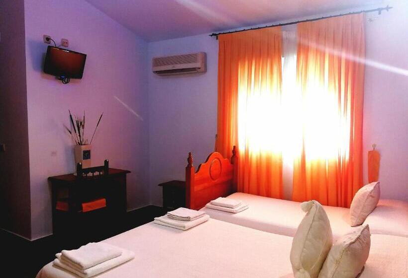 اتاق استاندارد سه نفره, Hostal Restaurante Ego's