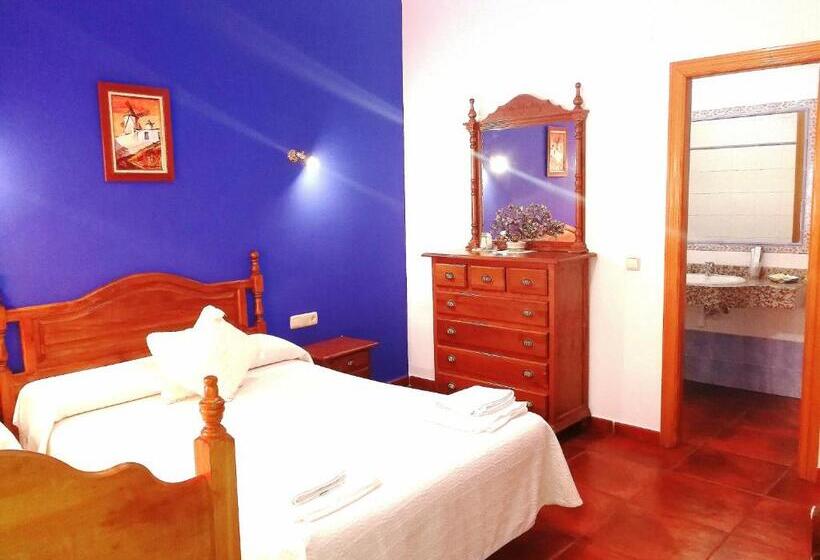 Номер Стандарт Трехместный, Hostal Restaurante Ego's