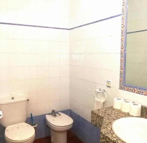 اتاق استاندارد سه نفره, Hostal Restaurante Ego's