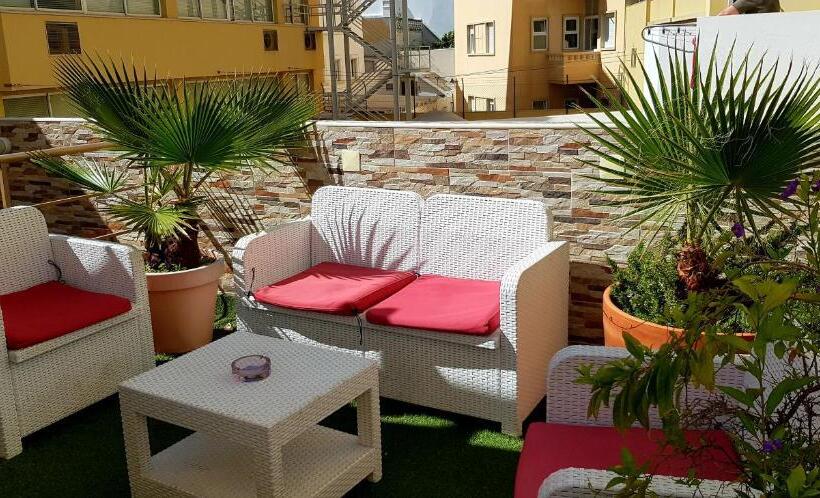 اتاق استاندارد, Happy House