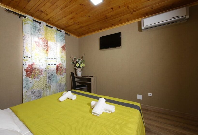 اتاق استاندارد, Happy House