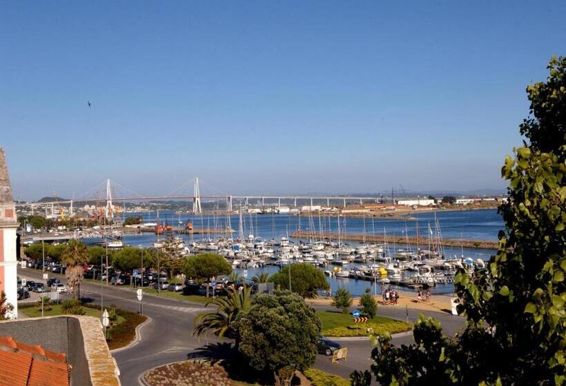 سوییت جونیور با چشم‌انداز دریا, Marina Charming House