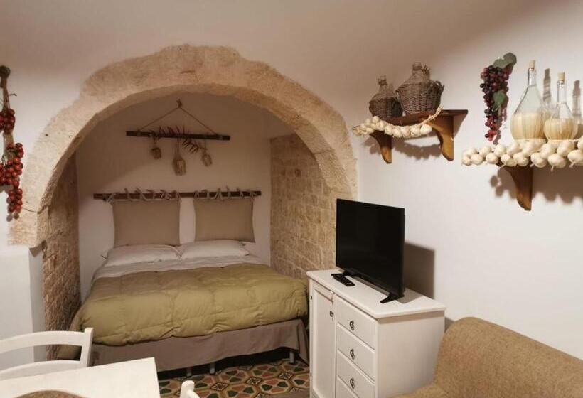 اتاق استاندارد سه نفره, Trulli Antichi Mestieri   Widespread Trulli In The Historic Center