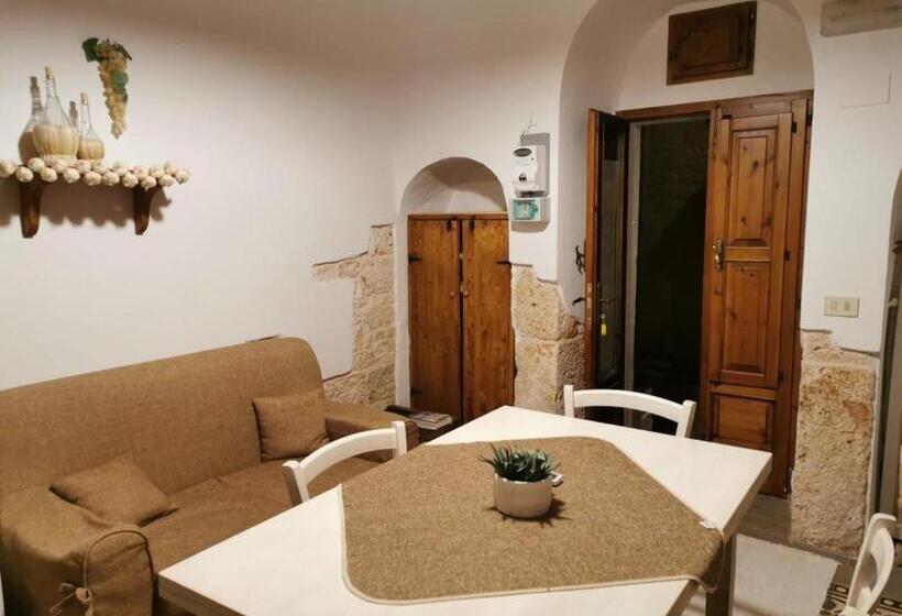 اتاق استاندارد سه نفره, Trulli Antichi Mestieri   Widespread Trulli In The Historic Center