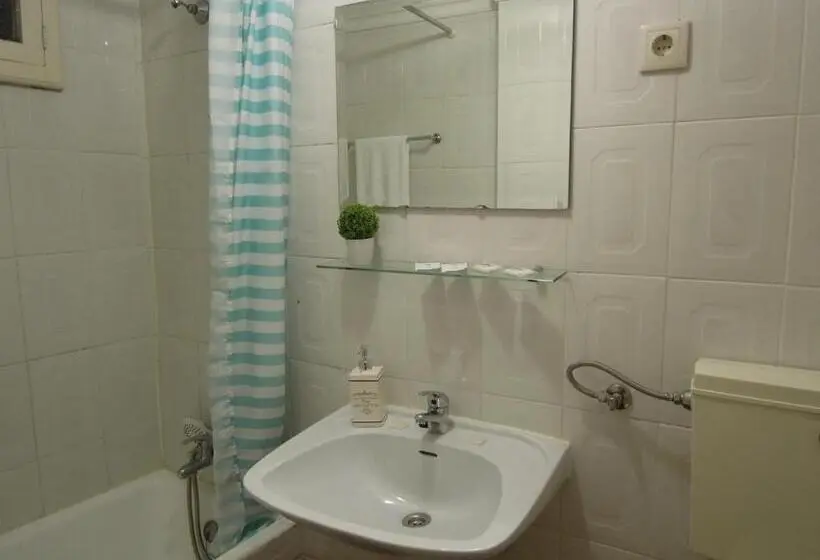 スタンダード４人部屋, Ester Guest House