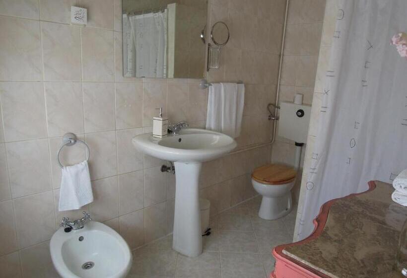 标准三人间, Ester Guest House